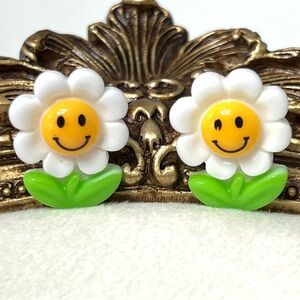 Kawaii Smiley Daisy Studs | SS Posts